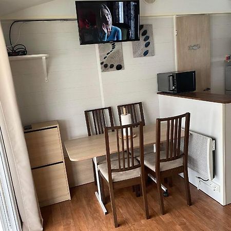 Mobil-Home 4/6 Personnes , Terrasse Couverte ,Piscine Chauffee . Biville-sur-Mer Eksteriør billede