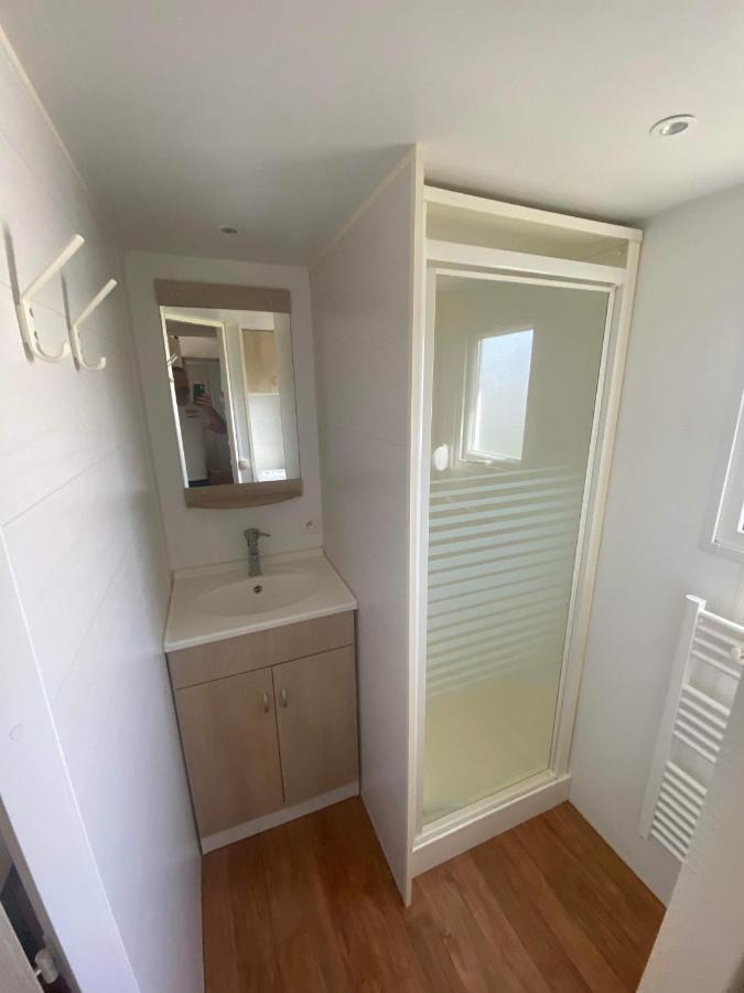 Mobil-Home 4/6 Personnes , Terrasse Couverte ,Piscine Chauffee . Biville-sur-Mer Eksteriør billede